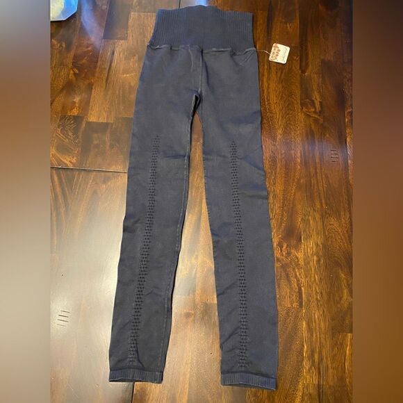NWT FP Movement Good Karma Leggings “Washed Black” XS/S - Picture 4 of 7